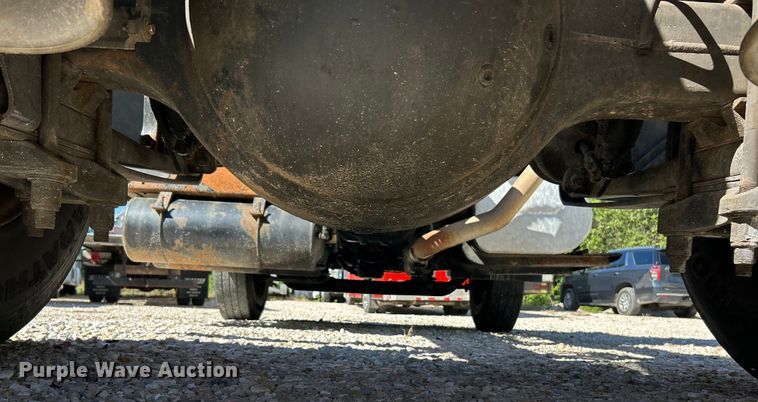 image for item EK4881 2003 International  8500 semi truck