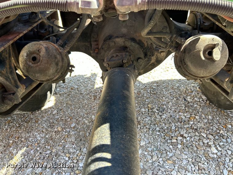 image for item EK4881 2003 International  8500 semi truck