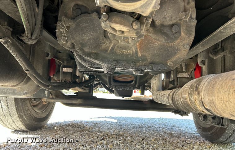 image for item EK4881 2003 International  8500 semi truck