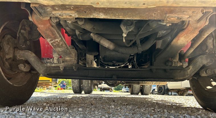 image for item EK4881 2003 International  8500 semi truck