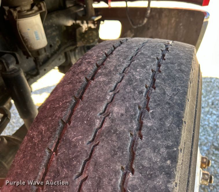 image for item EK4881 2003 International  8500 semi truck