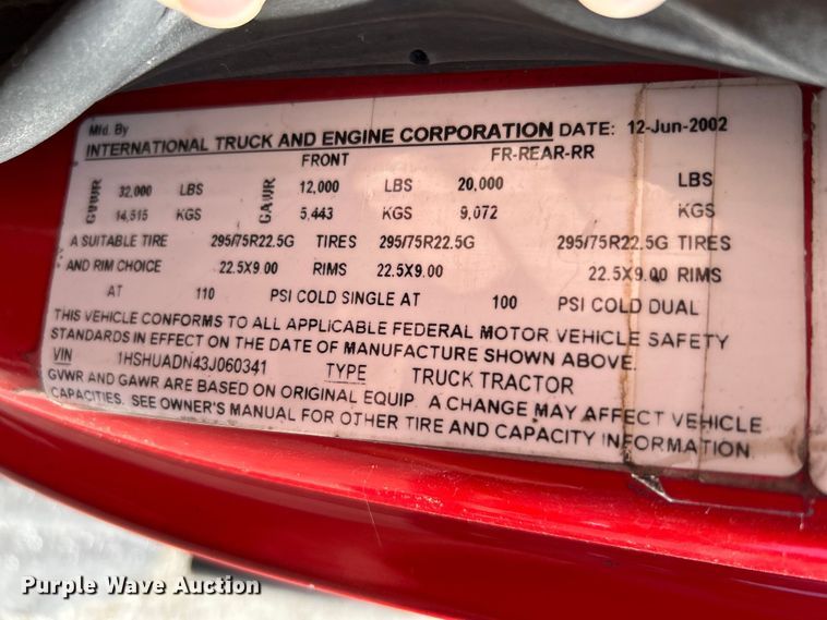 image for item EK4881 2003 International  8500 semi truck