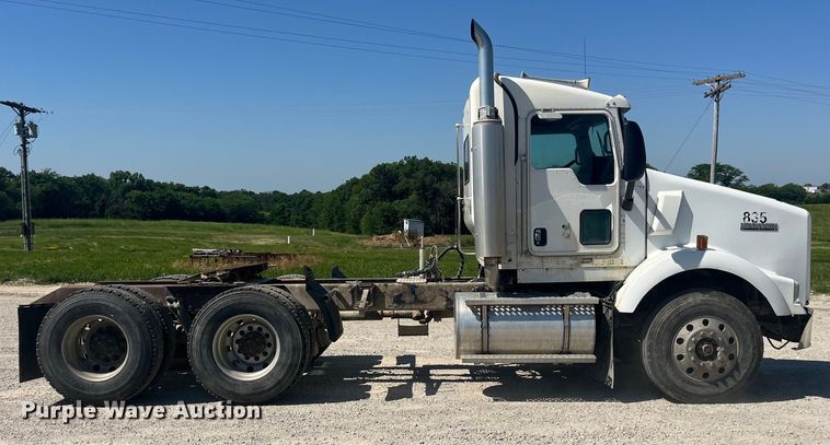 image for item EK8658 2007 Kenworth  T800 semi truck