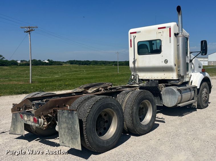 image for item EK8658 2007 Kenworth  T800 semi truck