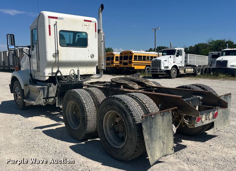 image for item EK8658 2007 Kenworth  T800 semi truck
