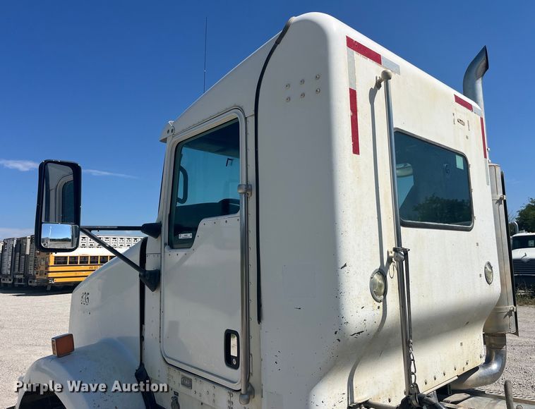image for item EK8658 2007 Kenworth  T800 semi truck