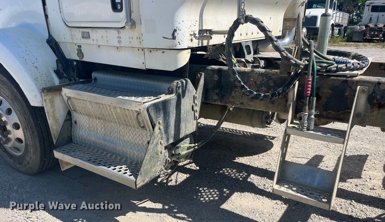 image for item EK8658 2007 Kenworth  T800 semi truck