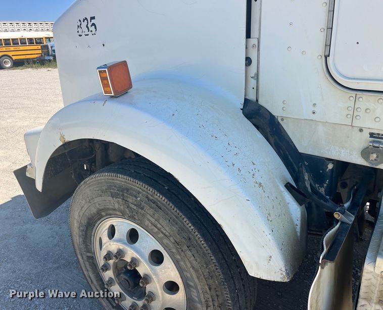 image for item EK8658 2007 Kenworth  T800 semi truck