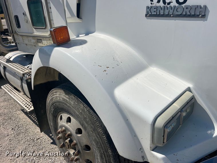 image for item EK8658 2007 Kenworth  T800 semi truck