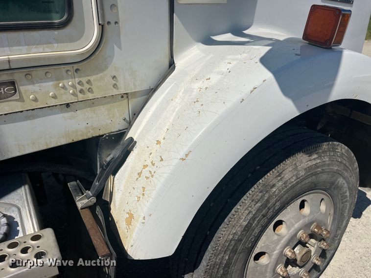 image for item EK8658 2007 Kenworth  T800 semi truck