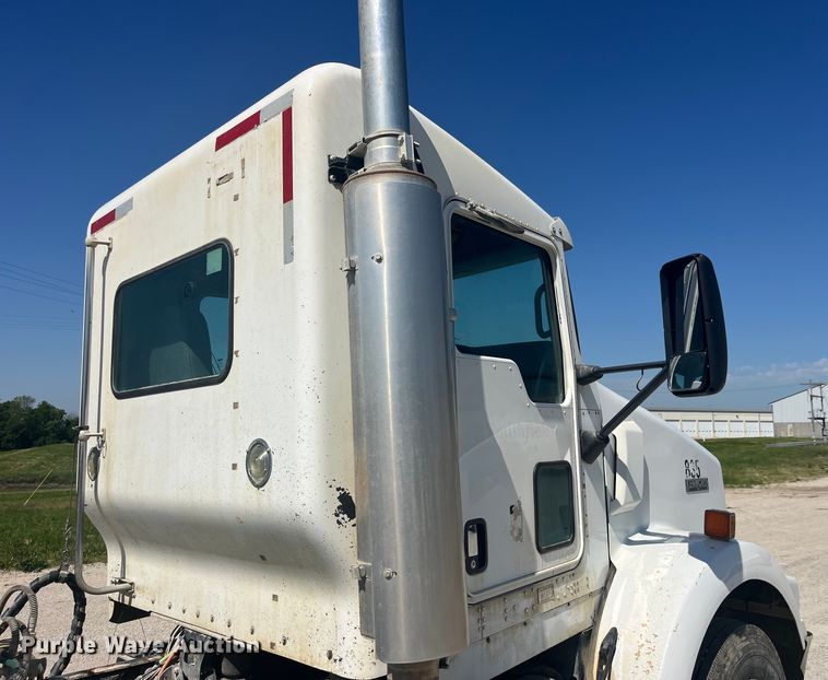 image for item EK8658 2007 Kenworth  T800 semi truck
