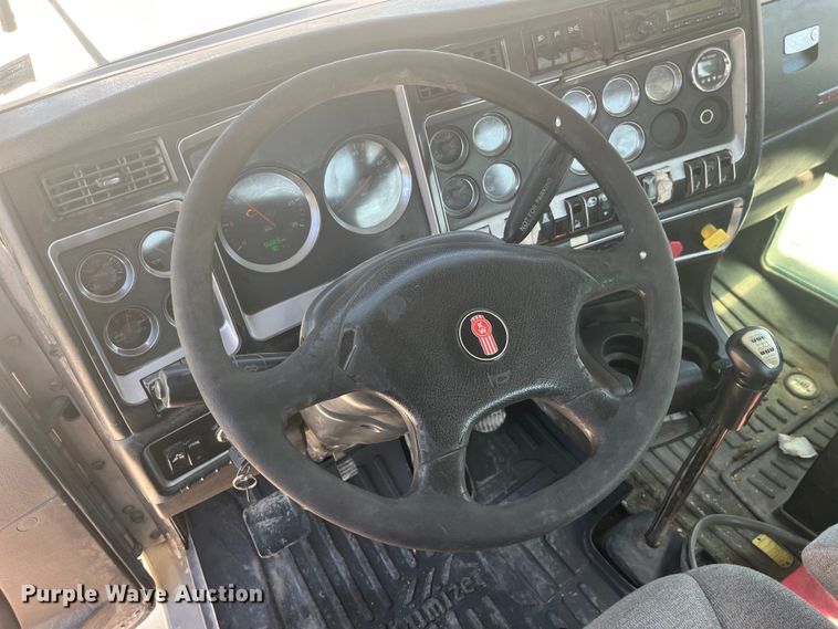image for item EK8658 2007 Kenworth  T800 semi truck