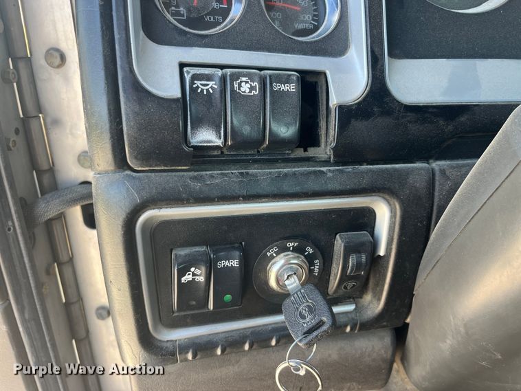 image for item EK8658 2007 Kenworth  T800 semi truck