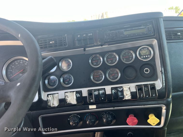 image for item EK8658 2007 Kenworth  T800 semi truck