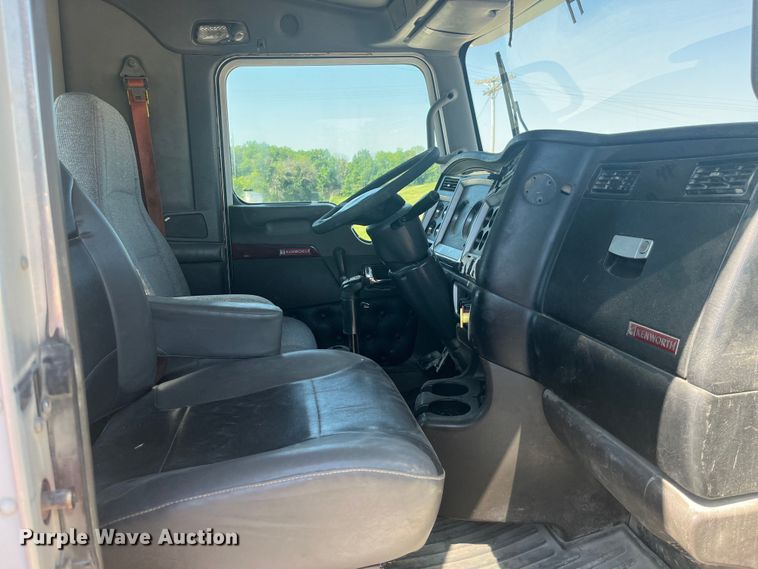 image for item EK8658 2007 Kenworth  T800 semi truck