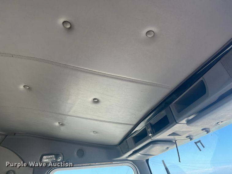 image for item EK8658 2007 Kenworth  T800 semi truck