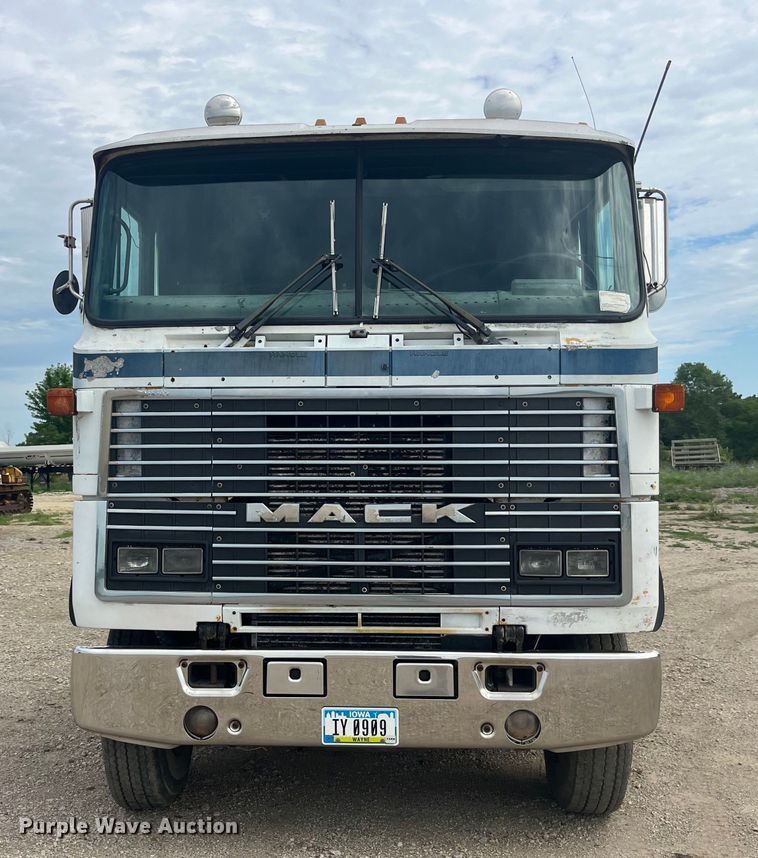 image for item EK8759 1985 Mack MH613 semi truck