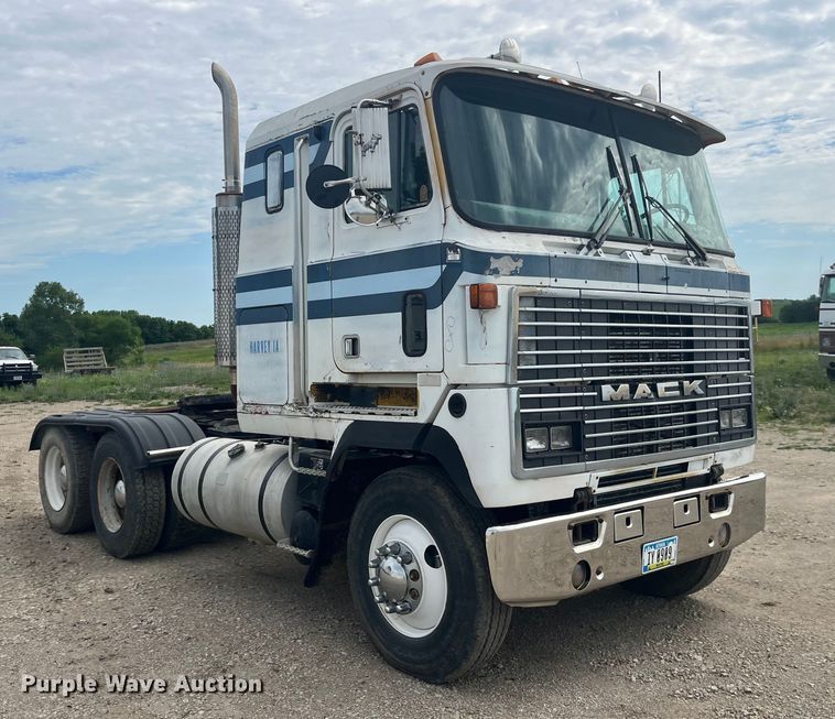 image for item EK8759 1985 Mack MH613 semi truck