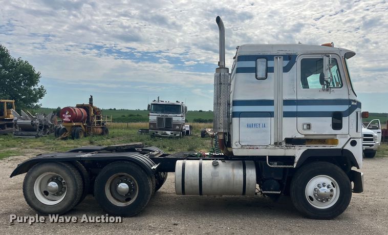 image for item EK8759 1985 Mack MH613 semi truck