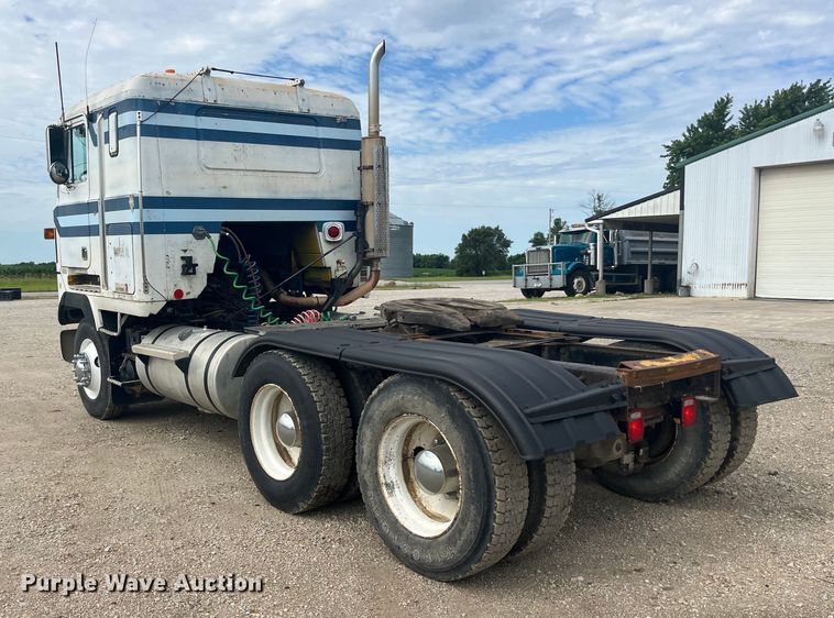 image for item EK8759 1985 Mack MH613 semi truck