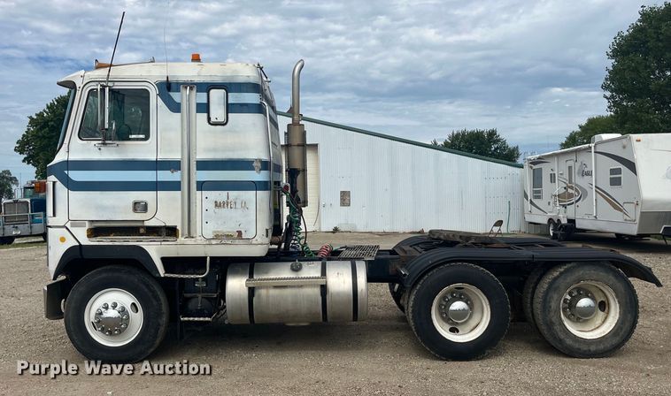 image for item EK8759 1985 Mack MH613 semi truck