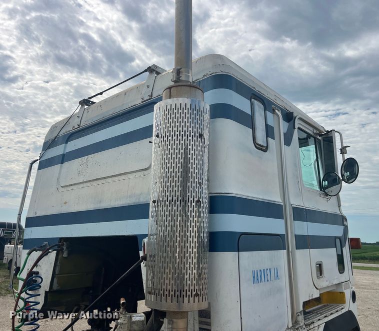 image for item EK8759 1985 Mack MH613 semi truck