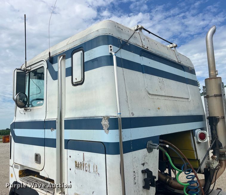 image for item EK8759 1985 Mack MH613 semi truck