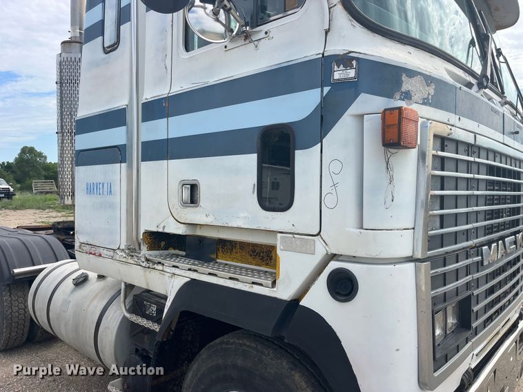 image for item EK8759 1985 Mack MH613 semi truck