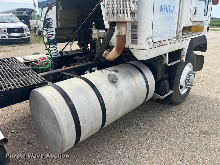 image for item EK8759 1985 Mack MH613 semi truck