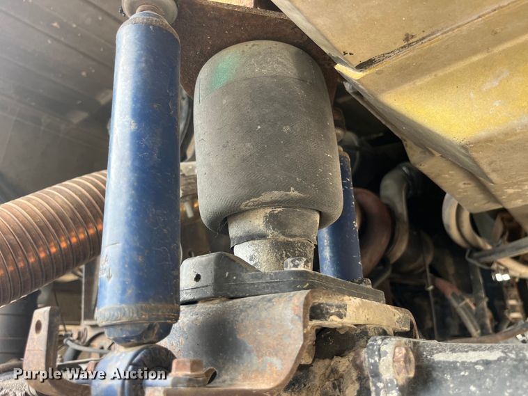 image for item EK8759 1985 Mack MH613 semi truck