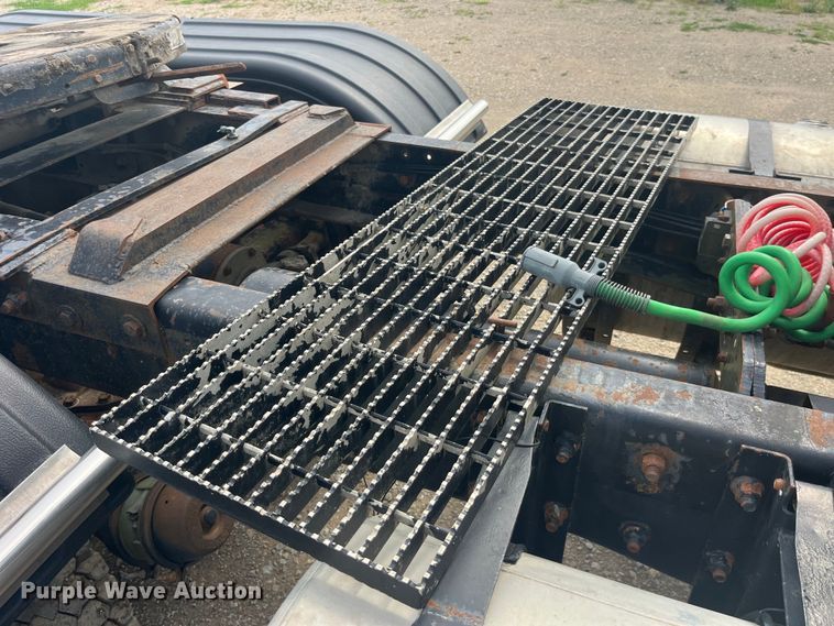 image for item EK8759 1985 Mack MH613 semi truck