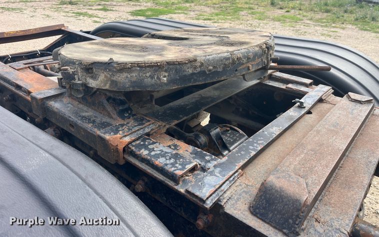 image for item EK8759 1985 Mack MH613 semi truck