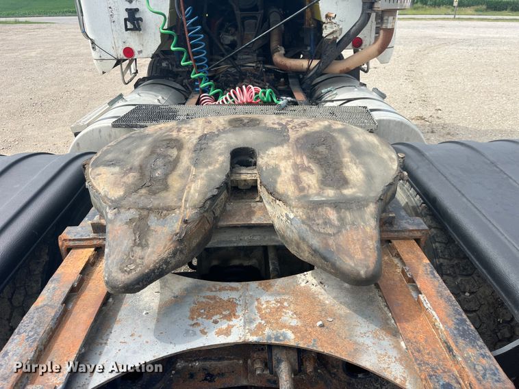 image for item EK8759 1985 Mack MH613 semi truck