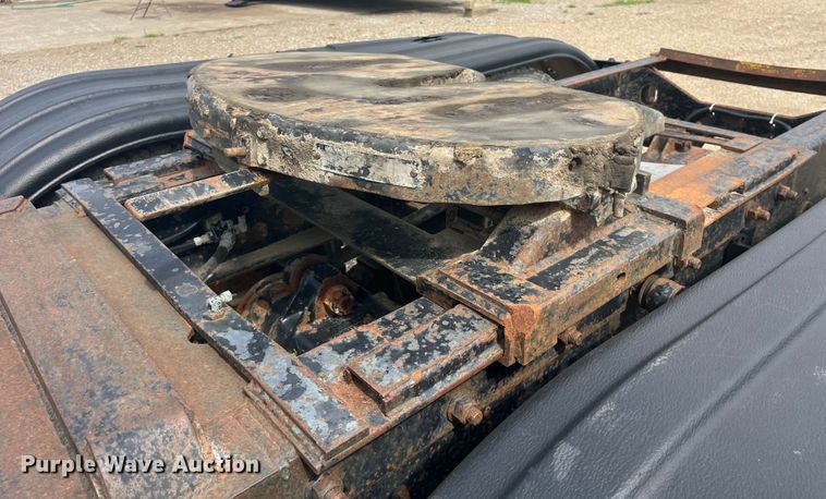 image for item EK8759 1985 Mack MH613 semi truck