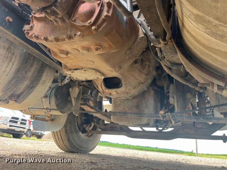 image for item EK8759 1985 Mack MH613 semi truck