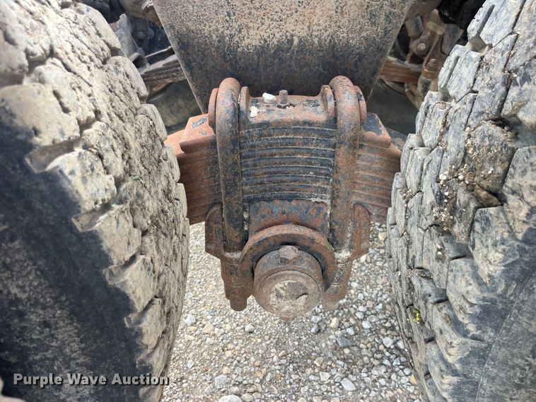 image for item EK8759 1985 Mack MH613 semi truck