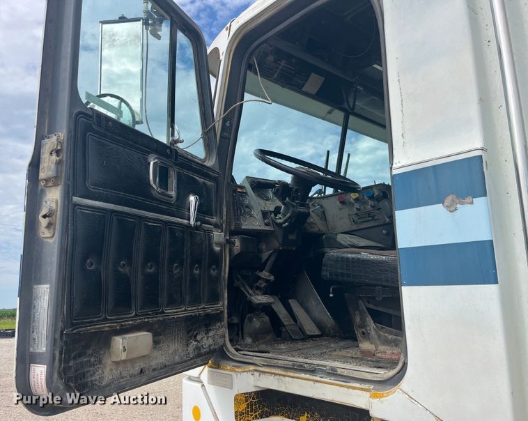 image for item EK8759 1985 Mack MH613 semi truck