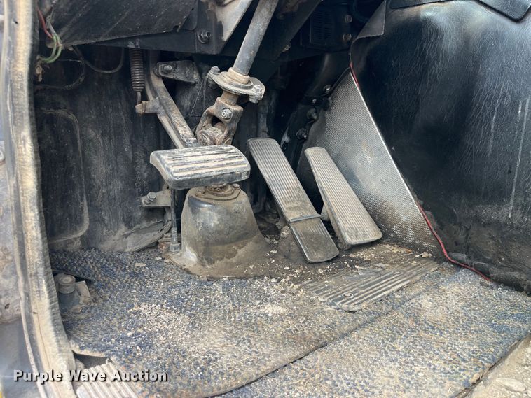 image for item EK8759 1985 Mack MH613 semi truck