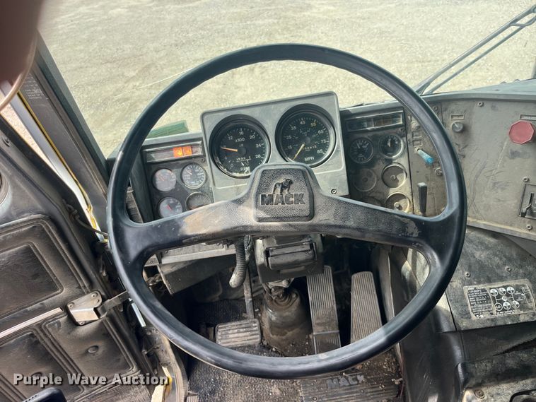 image for item EK8759 1985 Mack MH613 semi truck
