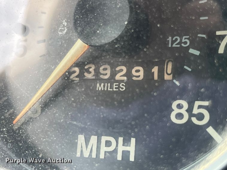 image for item EK8759 1985 Mack MH613 semi truck