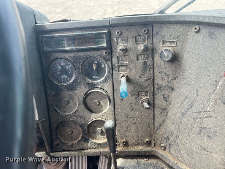 image for item EK8759 1985 Mack MH613 semi truck