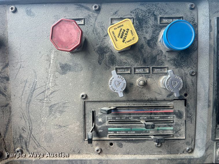 image for item EK8759 1985 Mack MH613 semi truck