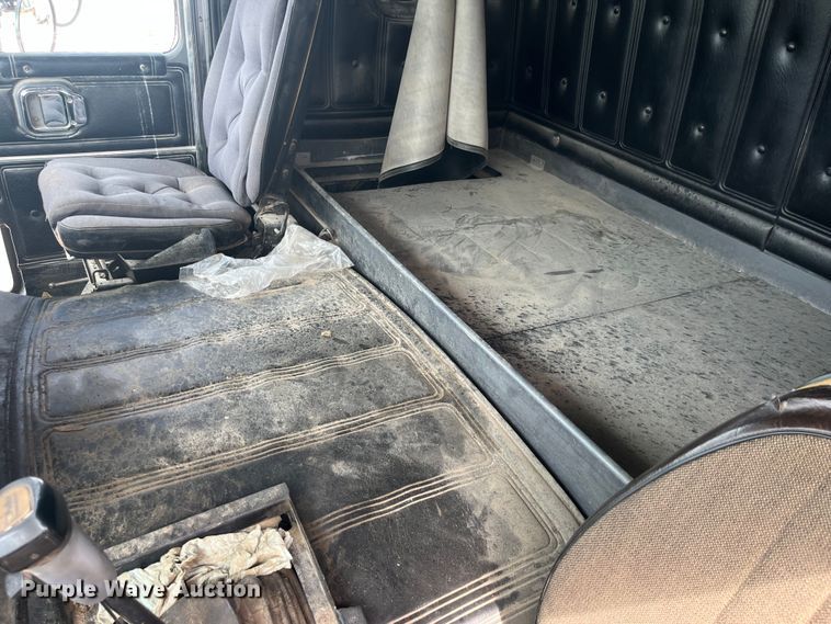 image for item EK8759 1985 Mack MH613 semi truck