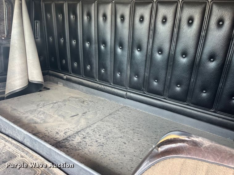 image for item EK8759 1985 Mack MH613 semi truck