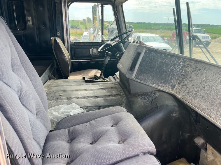 image for item EK8759 1985 Mack MH613 semi truck