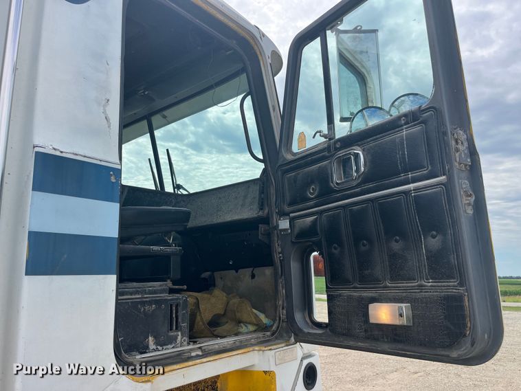 image for item EK8759 1985 Mack MH613 semi truck