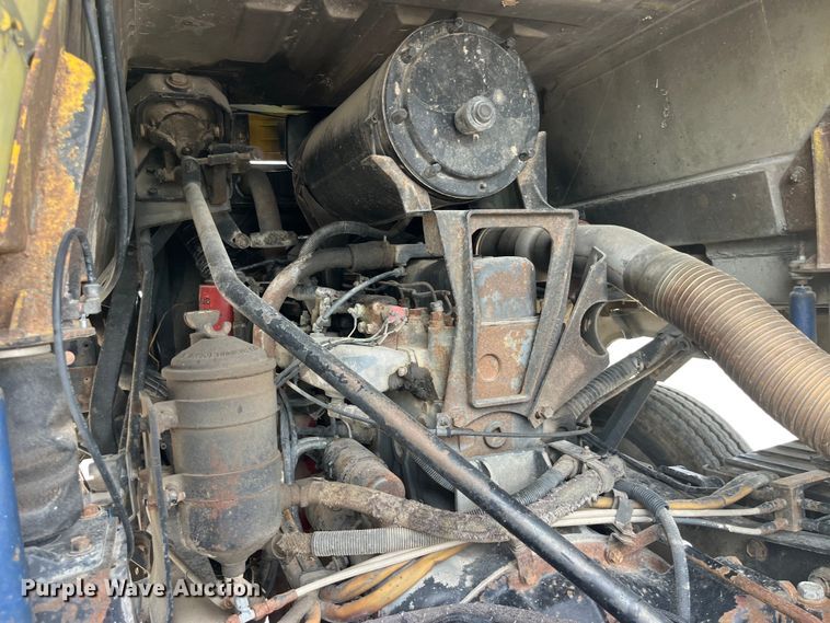 image for item EK8759 1985 Mack MH613 semi truck