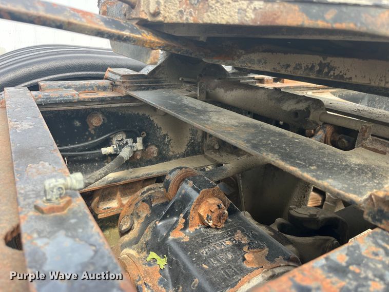 image for item EK8759 1985 Mack MH613 semi truck