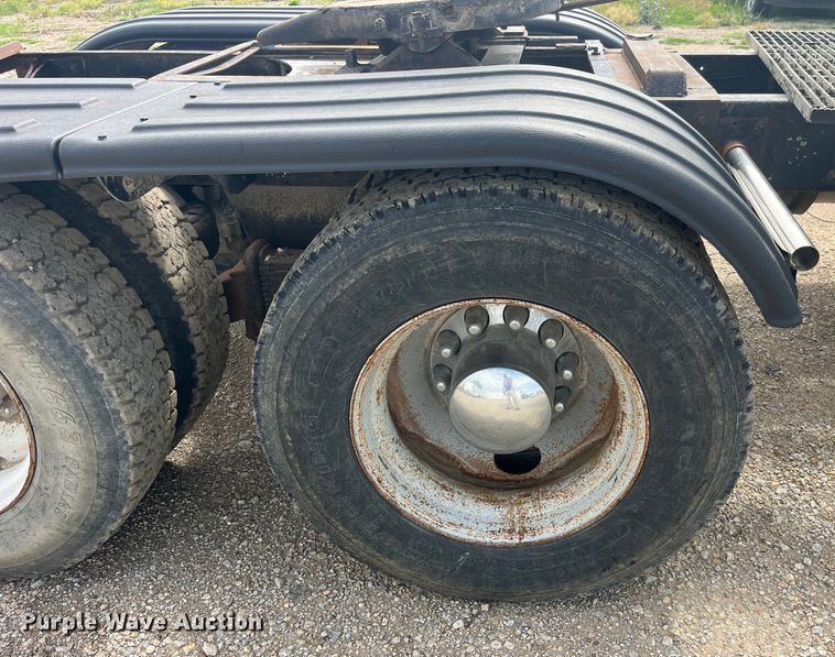 image for item EK8759 1985 Mack MH613 semi truck