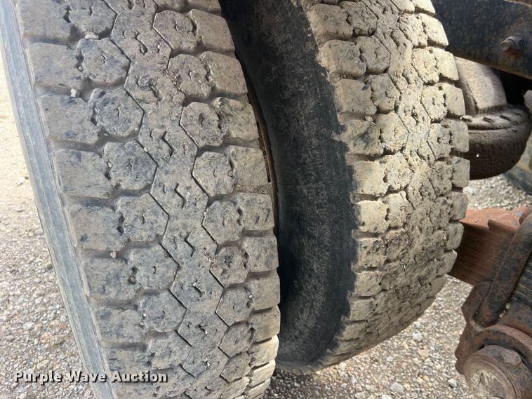 image for item EK8759 1985 Mack MH613 semi truck